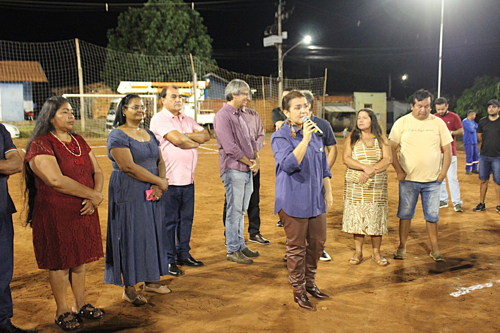 Prefeita Adriane Lopes entrega iluminação na Aldeia Água Bonita e ultrapassa 130 campos iluminados na Capital. Prefeita Adriane Lopes entrega iluminação na Aldeia Água Bonita e ultrapassa 130 campos iluminados na Capital.