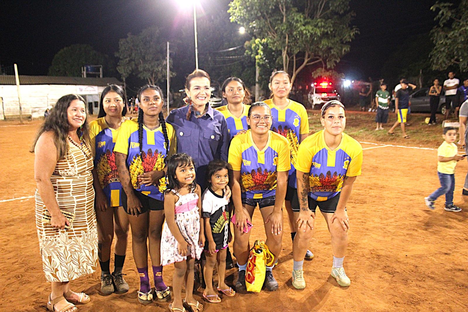 Prefeita Adriane Lopes entrega iluminação na Aldeia Água Bonita e ultrapassa 130 campos iluminados na Capital. Prefeita Adriane Lopes entrega iluminação na Aldeia Água Bonita e ultrapassa 130 campos iluminados na Capital.