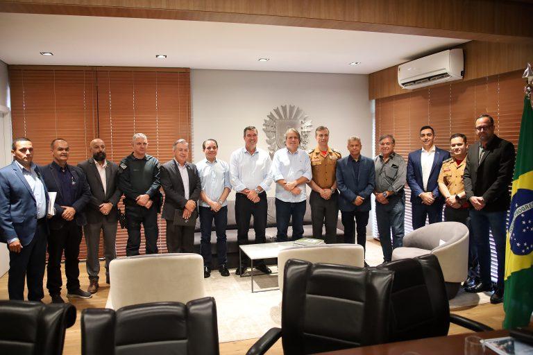 O Governador Eduardo Riedel de Mato Grosso do Sul autoriza promoções e ampliação de vagas em cursos para forças de segurança. O Governador Eduardo Riedel de Mato Grosso do Sul autoriza promoções e ampliação de vagas em cursos para forças de segurança.