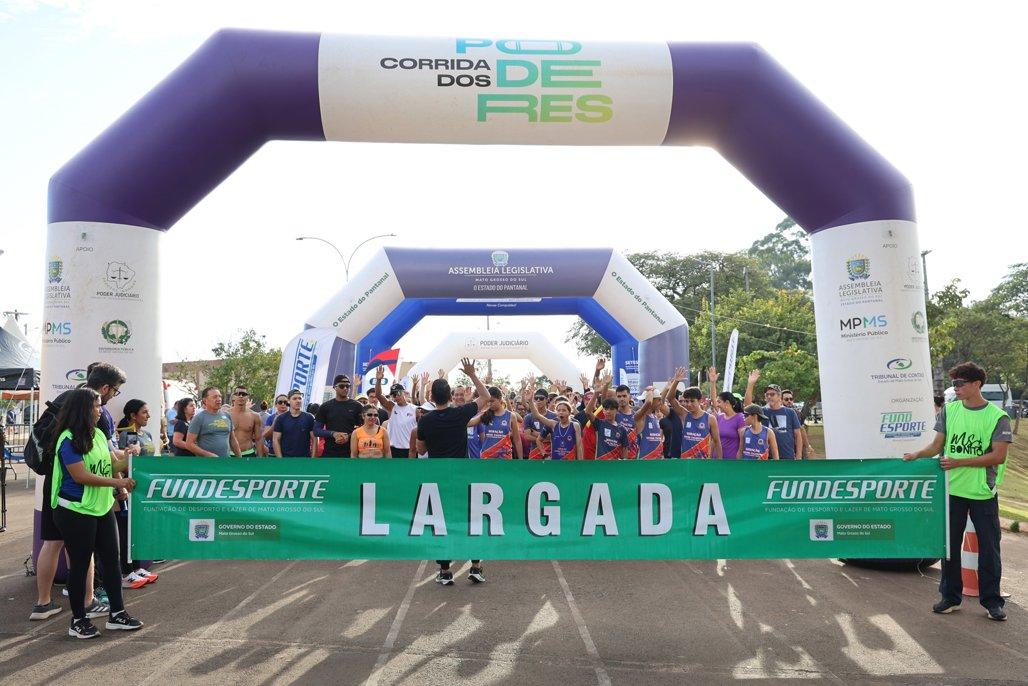 4ª Corrida dos Poderes: Mais de mil pessoas encaram o calor e participaram do primeiro treinão.