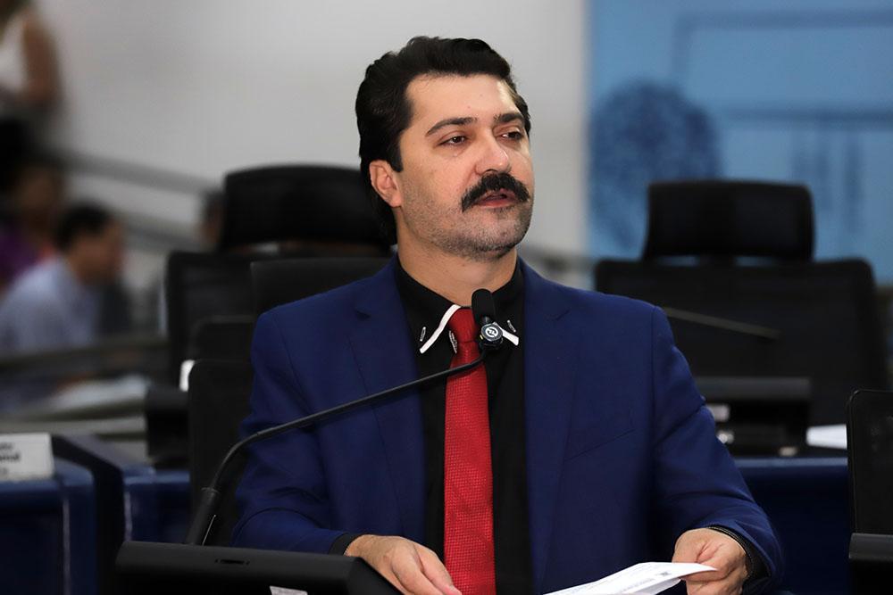 Flávio Cabo Almi fortalece articulação política e pauta sigilo no atendimento de ISTs.