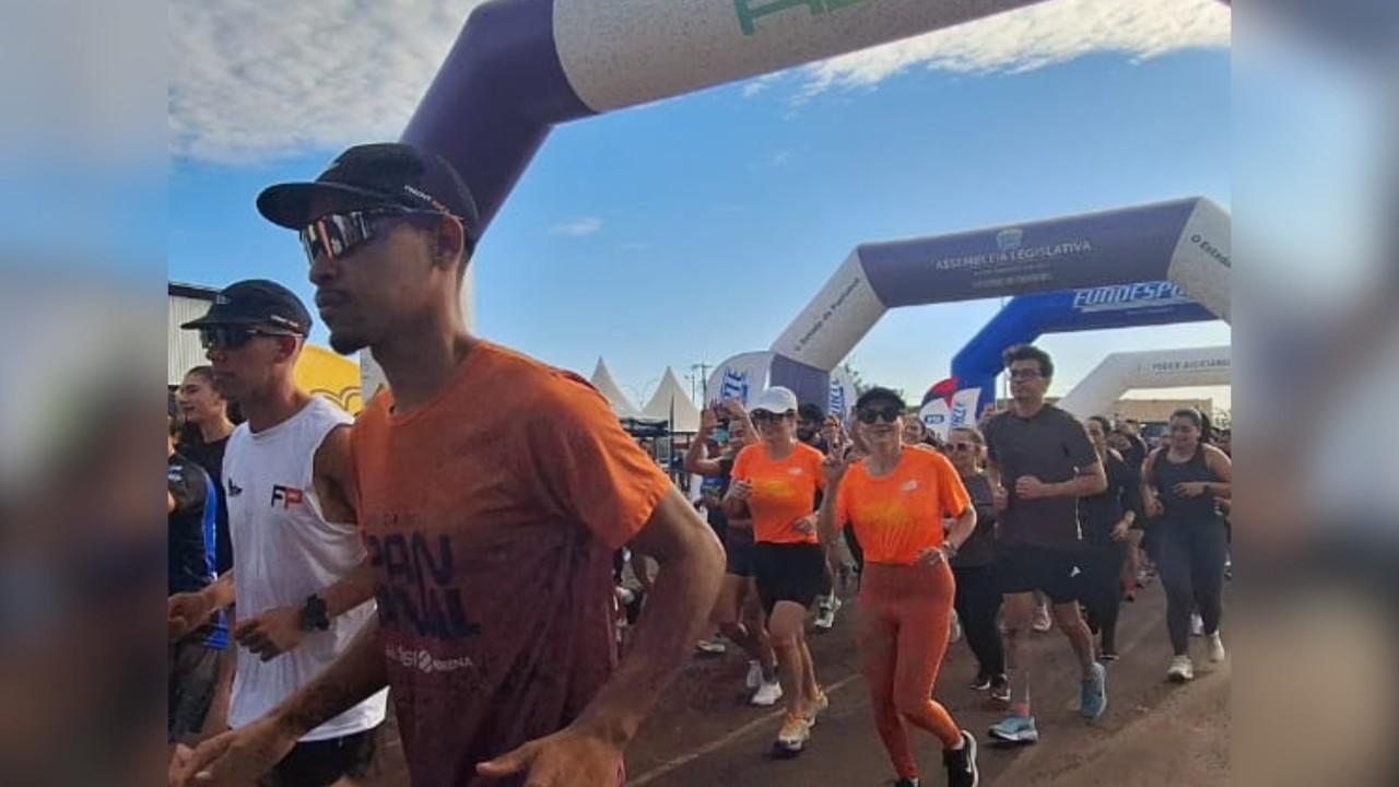 Juíza reforça papel do esporte na saúde mental em treinão para Corrida dos Poderes em Ponta Porã.
