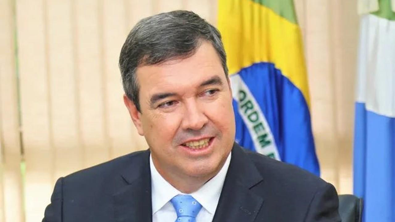 O Governador Eduardo Riedel chega ao fim do seu mandato em alta e com chances de reeleição no 1º turno.
