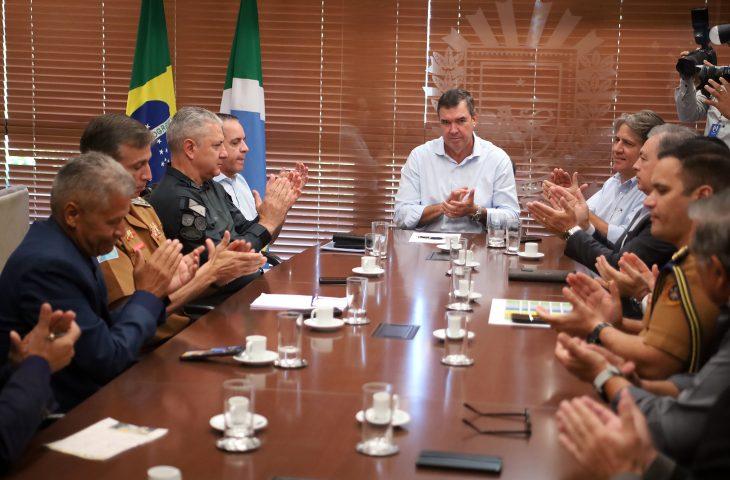 O Governador Eduardo Riedel de Mato Grosso do Sul autoriza promoções e ampliação de vagas em cursos para forças de segurança.