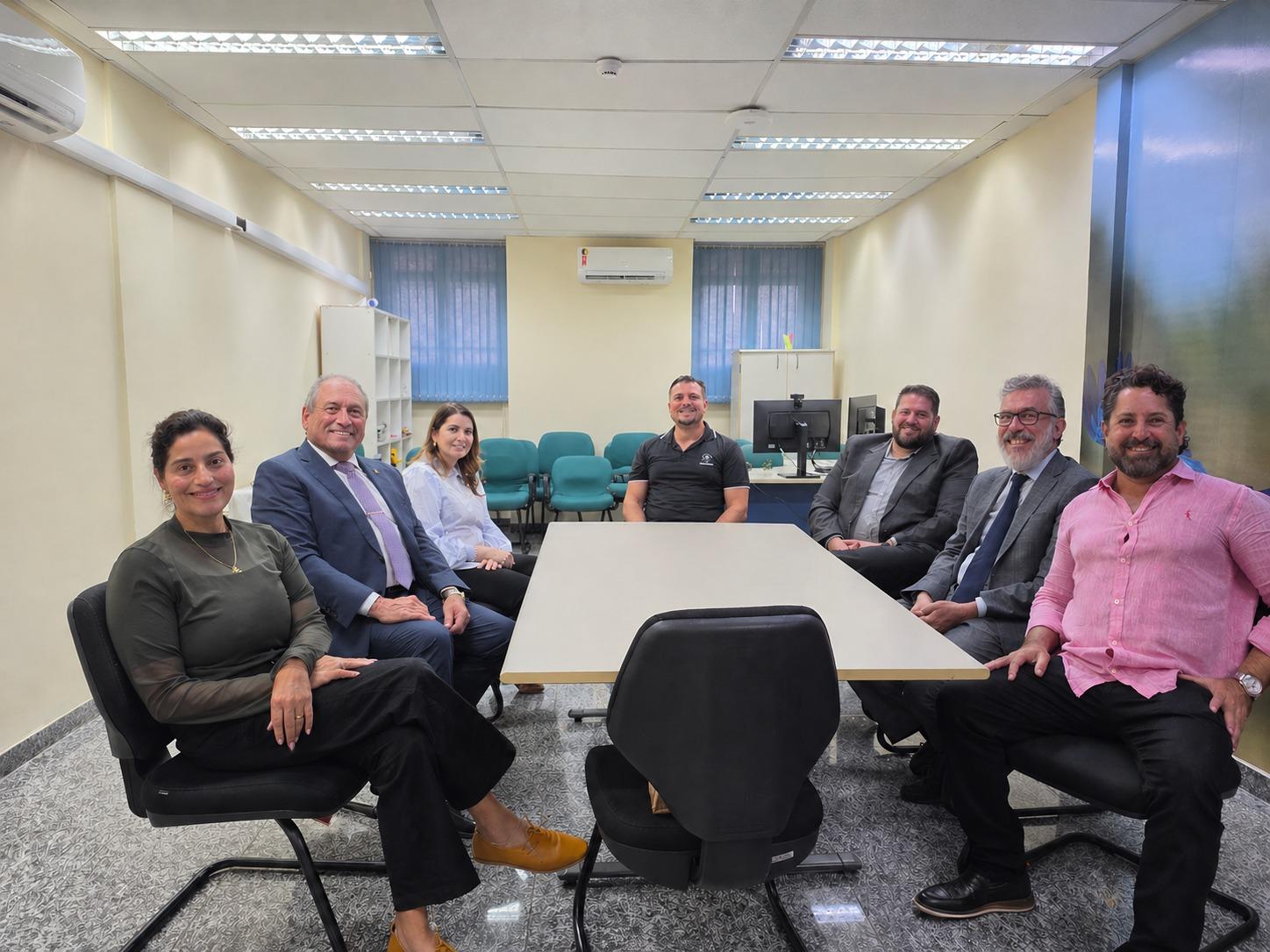 Reunião com juízes de Três Lagoas debate sobre comitês e demandas da comarca.