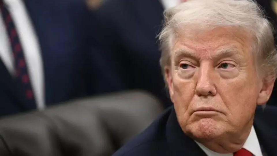 Trump diz que Irã está sob pressão e que navios dos EUA estão 'prontos para partir'.