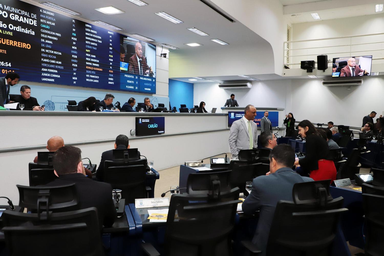 Vereadores votam dois projetos na sessão de terça-feira.