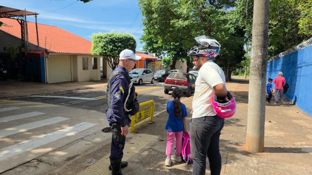 Agetran promove ação educativa de trânsito em escola da Capital. Agetran promove ação educativa de trânsito em escola da Capital.