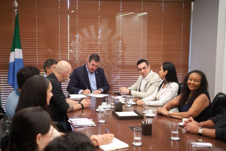 Governo de MS autoriza novo concurso com 2 mil vagas para professores da Rede Estadual.