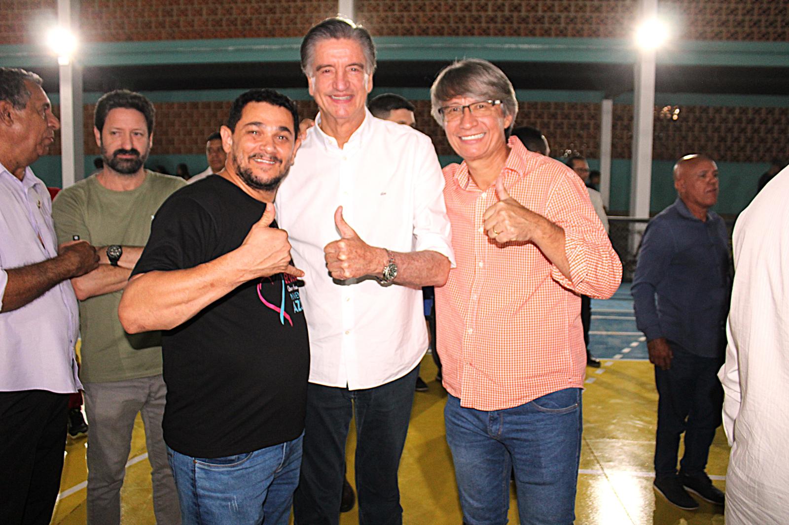 Secretário Darci Caldo participa da inauguração do Complexo Esportivo do Jardim Santa Emília ao lado de grandes lideranças. Secretário Darci Caldo participa da inauguração do Complexo Esportivo do Jardim Santa Emília ao lado de grandes lideranças.