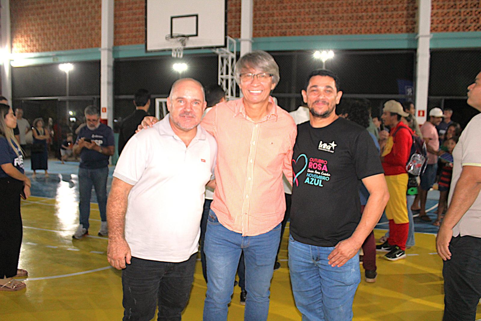 Secretário Darci Caldo participa da inauguração do Complexo Esportivo do Jardim Santa Emília ao lado de grandes lideranças. Secretário Darci Caldo participa da inauguração do Complexo Esportivo do Jardim Santa Emília ao lado de grandes lideranças.