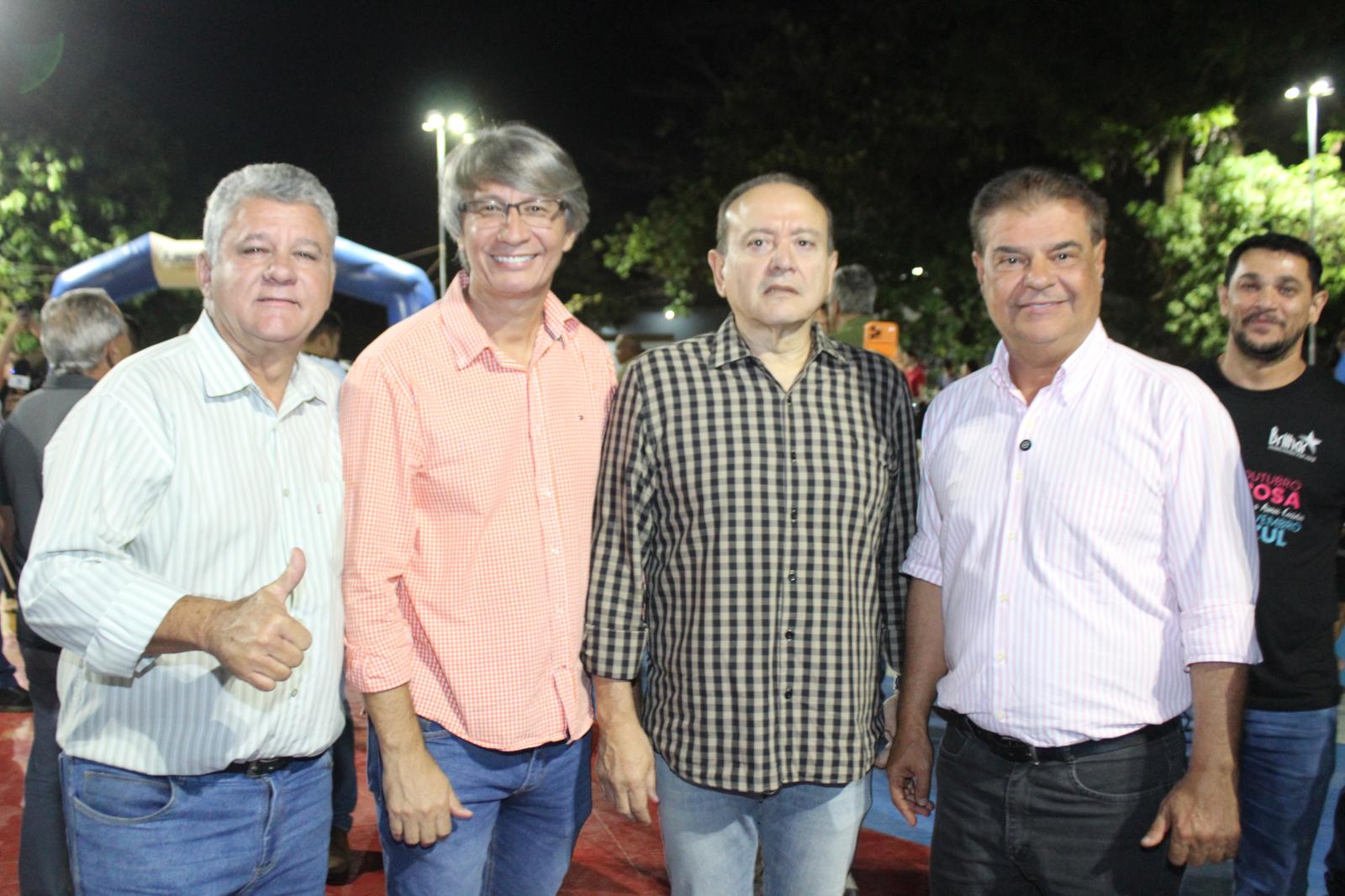 Secretário Darci Caldo participa da inauguração do Complexo Esportivo do Jardim Santa Emília ao lado de grandes lideranças. Secretário Darci Caldo participa da inauguração do Complexo Esportivo do Jardim Santa Emília ao lado de grandes lideranças.