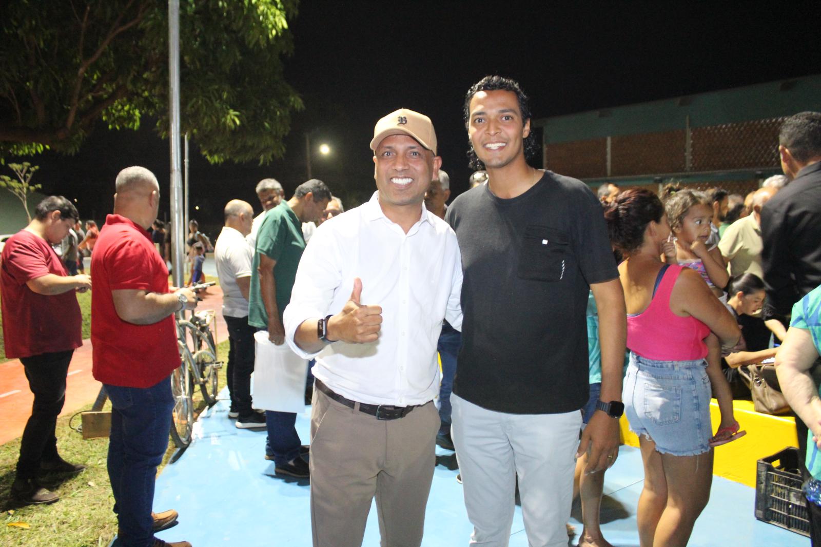 Secretário Darci Caldo participa da inauguração do Complexo Esportivo do Jardim Santa Emília ao lado de grandes lideranças. Secretário Darci Caldo participa da inauguração do Complexo Esportivo do Jardim Santa Emília ao lado de grandes lideranças.