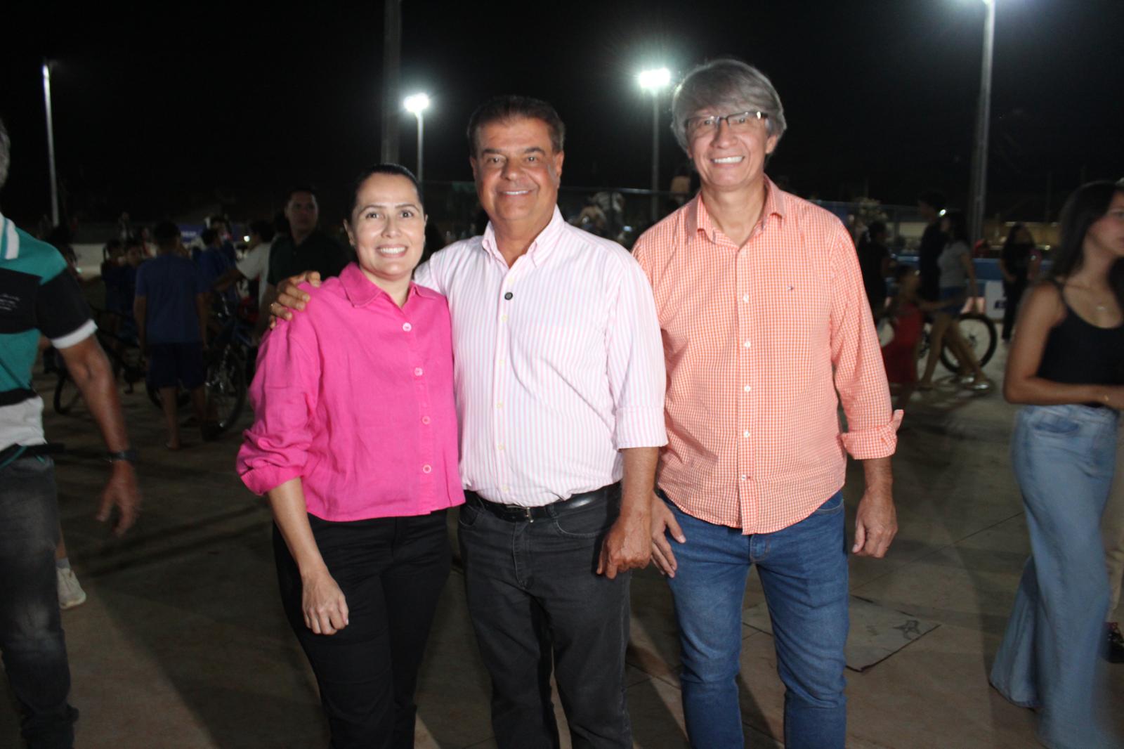 Secretário Darci Caldo participa da inauguração do Complexo Esportivo do Jardim Santa Emília ao lado de grandes lideranças. Secretário Darci Caldo participa da inauguração do Complexo Esportivo do Jardim Santa Emília ao lado de grandes lideranças.