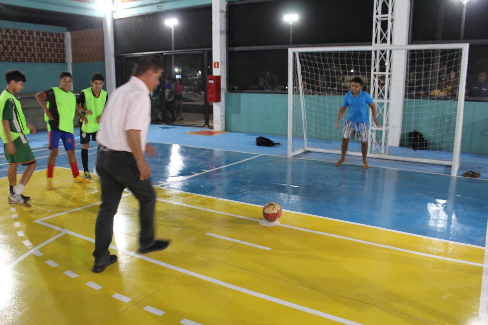 Secretário Darci Caldo participa da inauguração do Complexo Esportivo do Jardim Santa Emília ao lado de grandes lideranças. Secretário Darci Caldo participa da inauguração do Complexo Esportivo do Jardim Santa Emília ao lado de grandes lideranças.