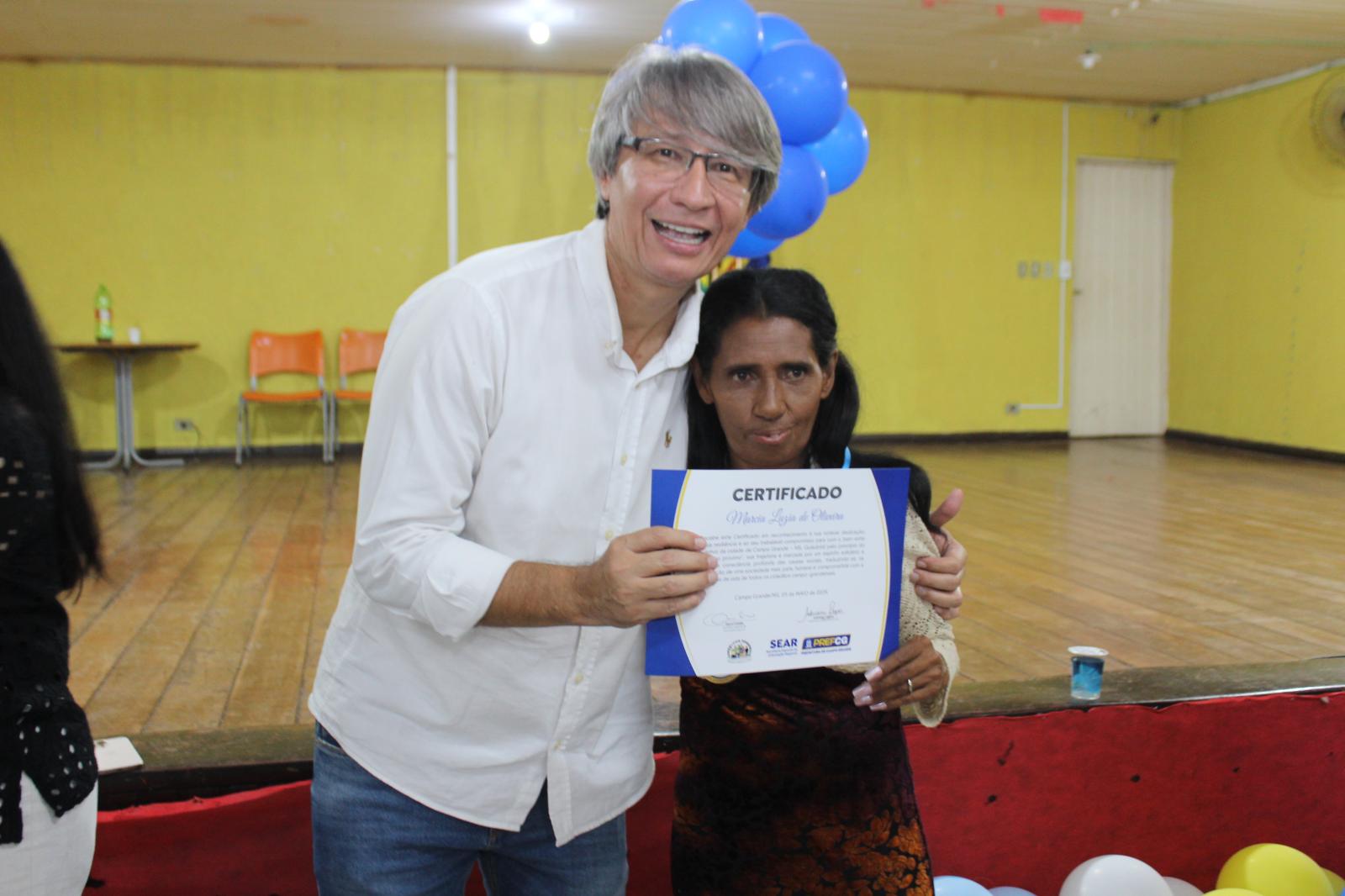“Secretário Darci Caldo celebra o Dia do Líder Comunitário ao lado da prefeita Adriane Lopes e do deputado Lídio Lopes.