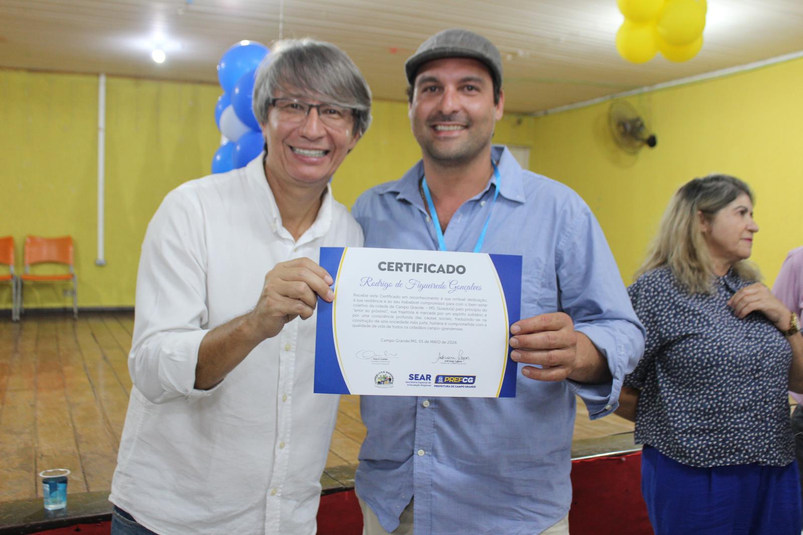 “Secretário Darci Caldo celebra o Dia do Líder Comunitário ao lado da prefeita Adriane Lopes e do deputado Lídio Lopes.