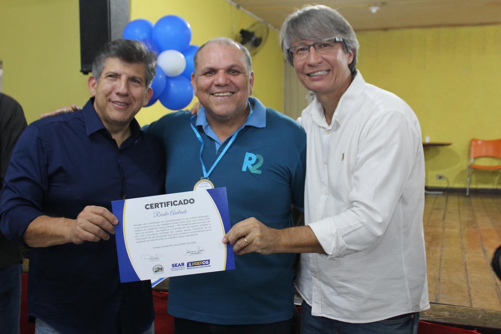“Secretário Darci Caldo celebra o Dia do Líder Comunitário ao lado da prefeita Adriane Lopes e do deputado Lídio Lopes.