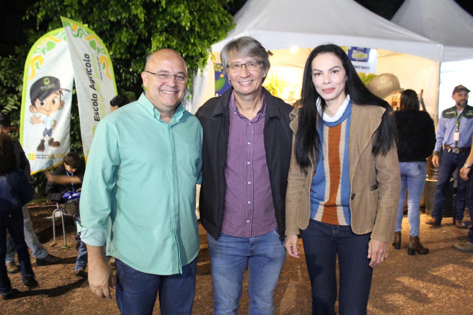Secretário Darci Caldo prestigia a 9ª Festa do Queijo em Rochedinho. Secretário Darci Caldo prestigia a 9ª Festa do Queijo em Rochedinho.