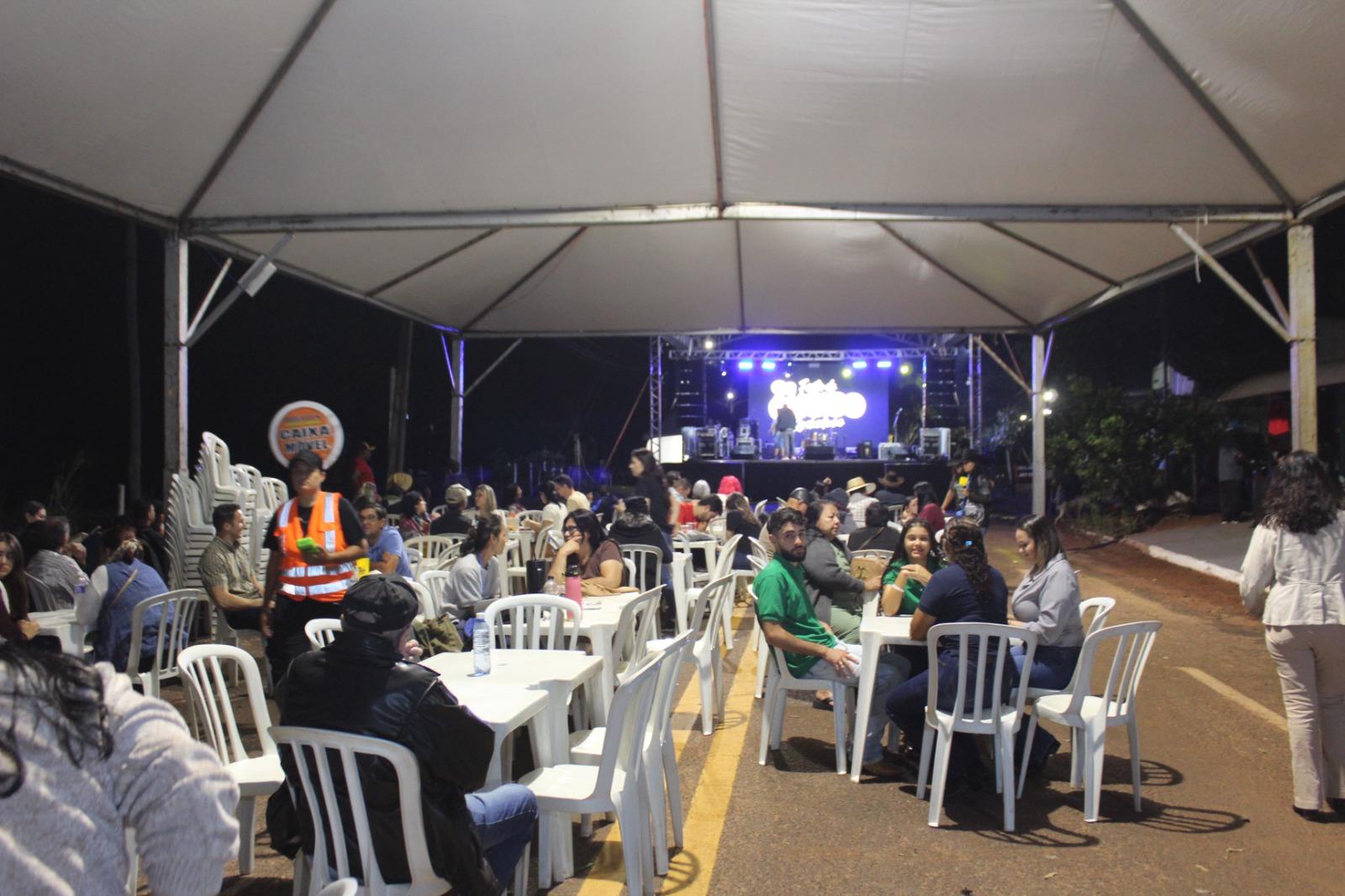 Secretário Darci Caldo prestigia a 9ª Festa do Queijo em Rochedinho. Secretário Darci Caldo prestigia a 9ª Festa do Queijo em Rochedinho.