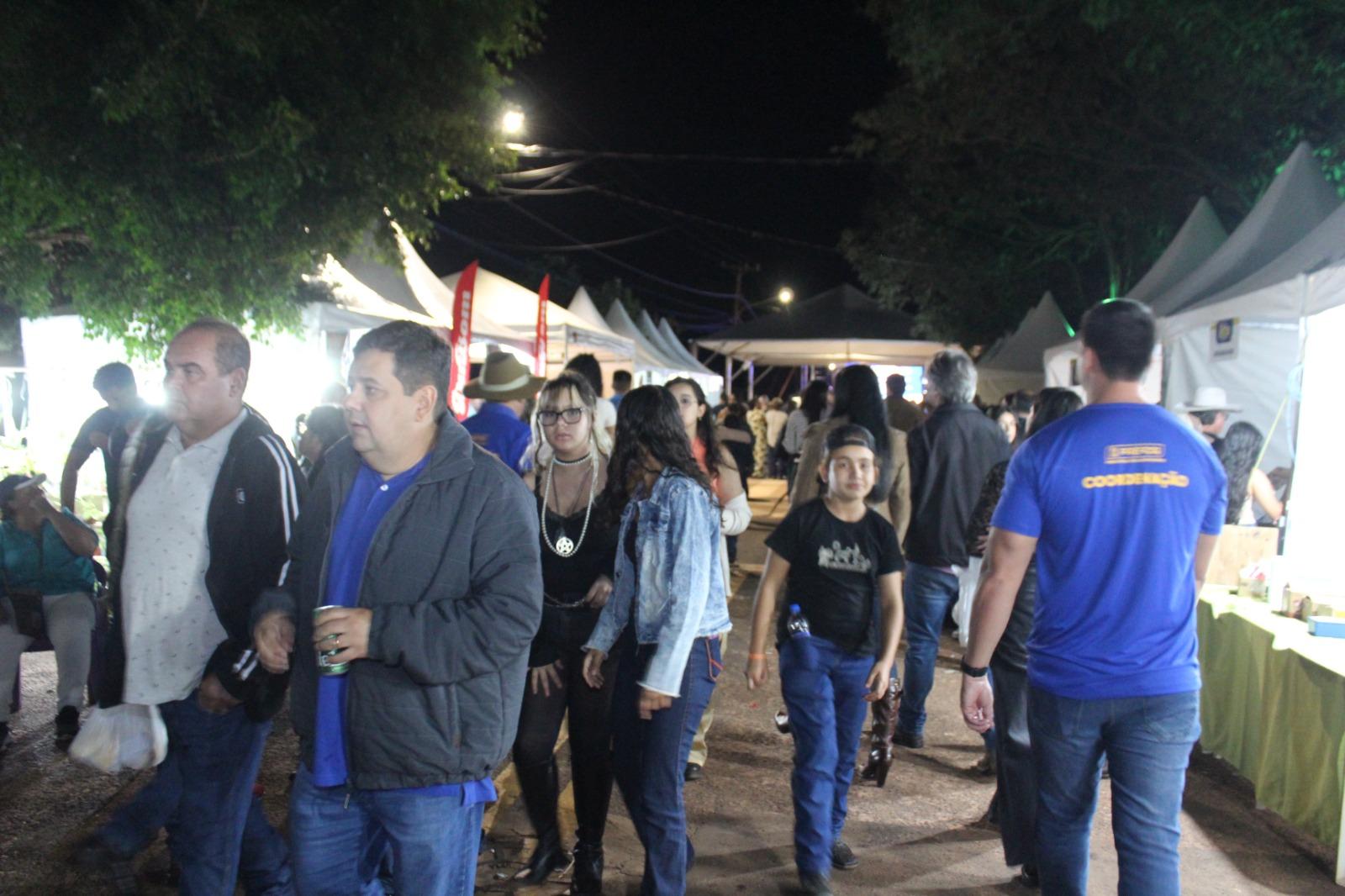 Secretário Darci Caldo prestigia a 9ª Festa do Queijo em Rochedinho. Secretário Darci Caldo prestigia a 9ª Festa do Queijo em Rochedinho.