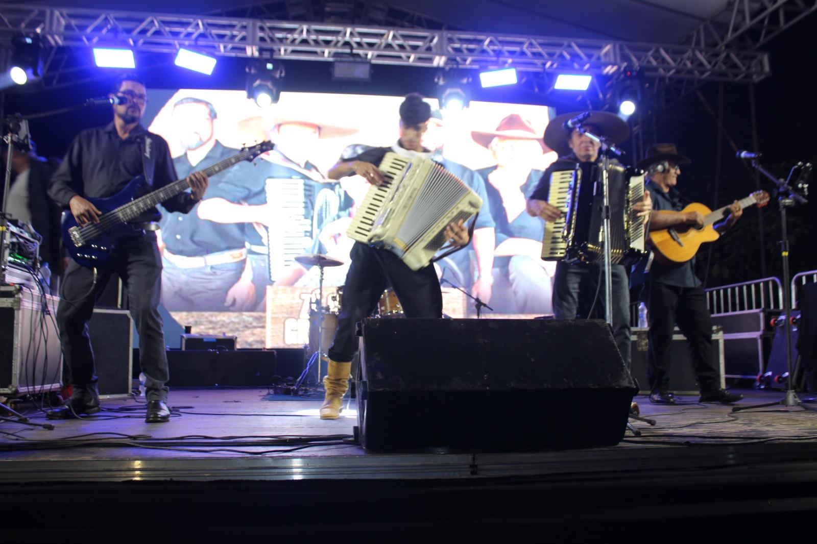 Secretário Darci Caldo prestigia a 9ª Festa do Queijo em Rochedinho. Secretário Darci Caldo prestigia a 9ª Festa do Queijo em Rochedinho.