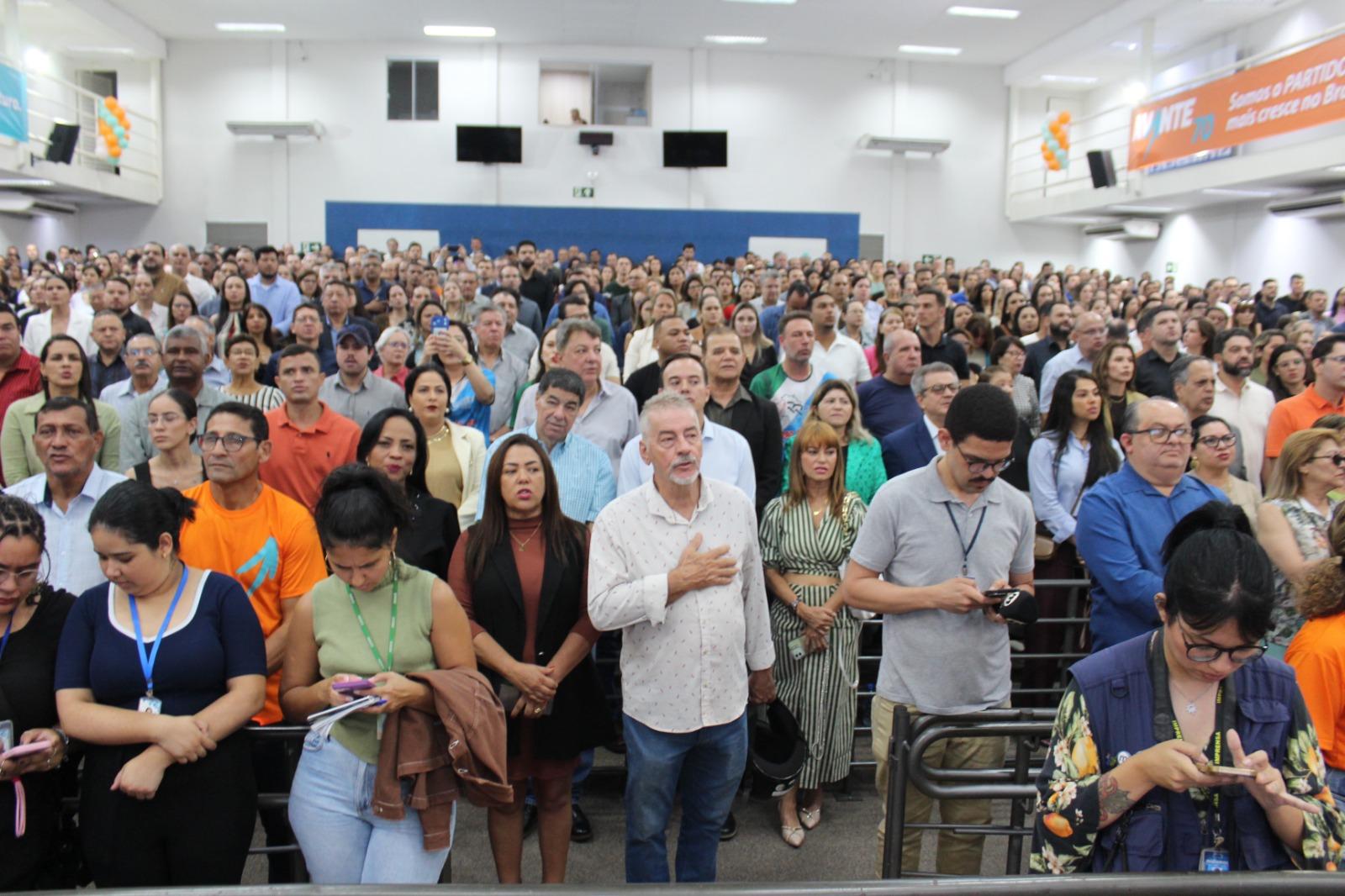 “Lídio Lopes, presidente estadual do Avante 70, mostra força política em ato de posse e filiação na Câmara Municipal de Campo Grande, no sábado, 16 de maio”. “Lídio Lopes, presidente estadual do Avante 70, mostra força política em ato de posse e filiação na Câmara Municipal de Campo Grande, no sábado, 16 de maio”.