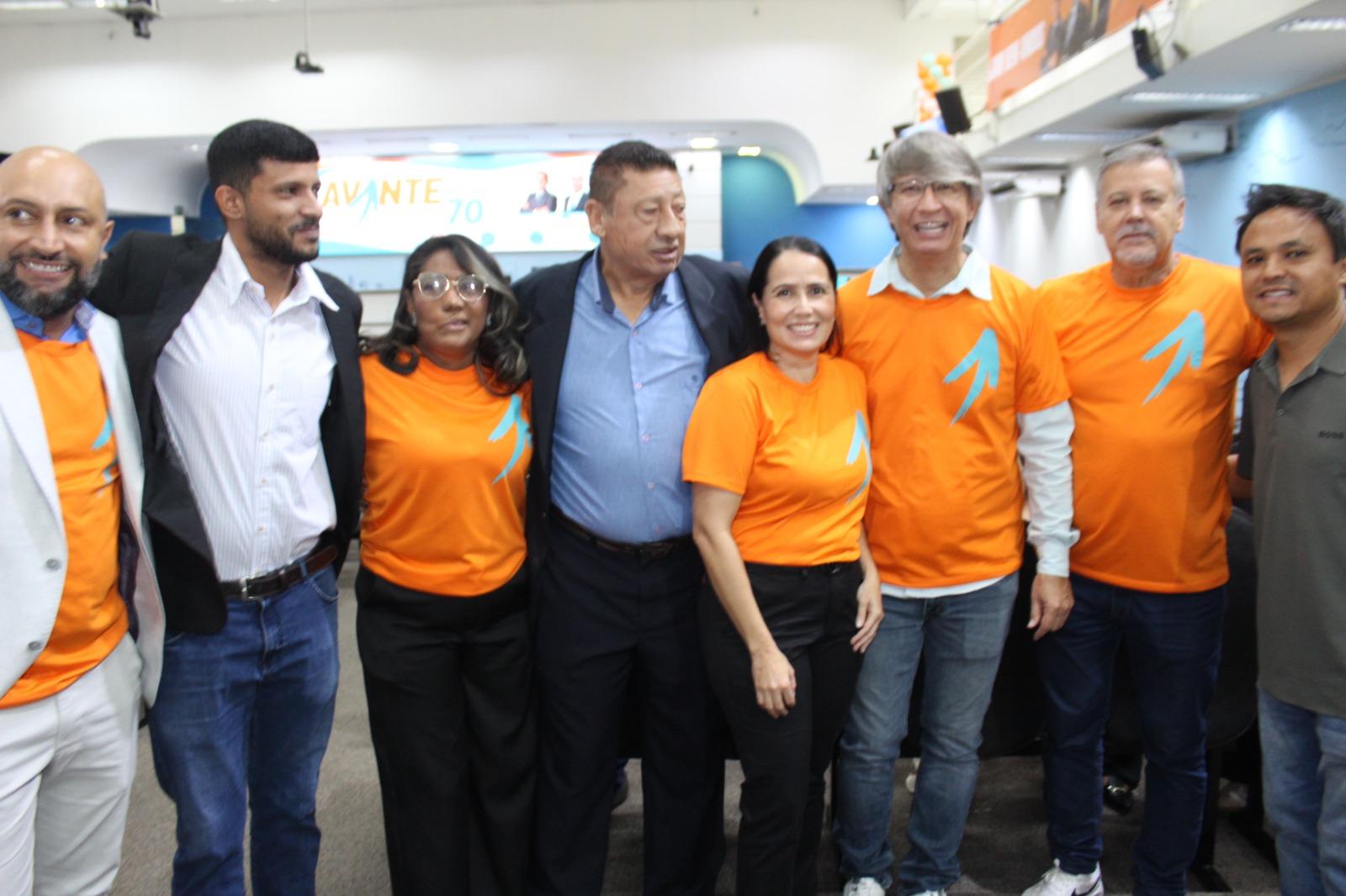 “Lídio Lopes, presidente estadual do Avante 70, mostra força política em ato de posse e filiação na Câmara Municipal de Campo Grande, no sábado, 16 de maio”. “Lídio Lopes, presidente estadual do Avante 70, mostra força política em ato de posse e filiação na Câmara Municipal de Campo Grande, no sábado, 16 de maio”.