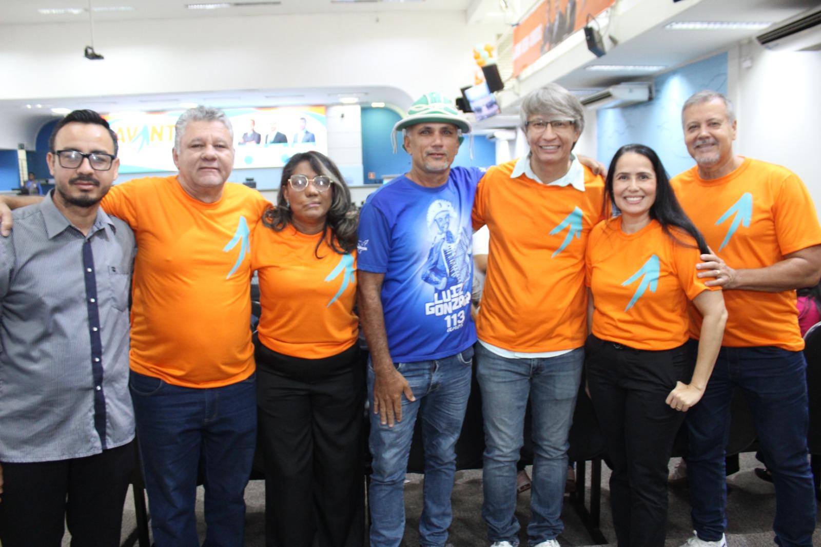 “Lídio Lopes, presidente estadual do Avante 70, mostra força política em ato de posse e filiação na Câmara Municipal de Campo Grande, no sábado, 16 de maio”. “Lídio Lopes, presidente estadual do Avante 70, mostra força política em ato de posse e filiação na Câmara Municipal de Campo Grande, no sábado, 16 de maio”.