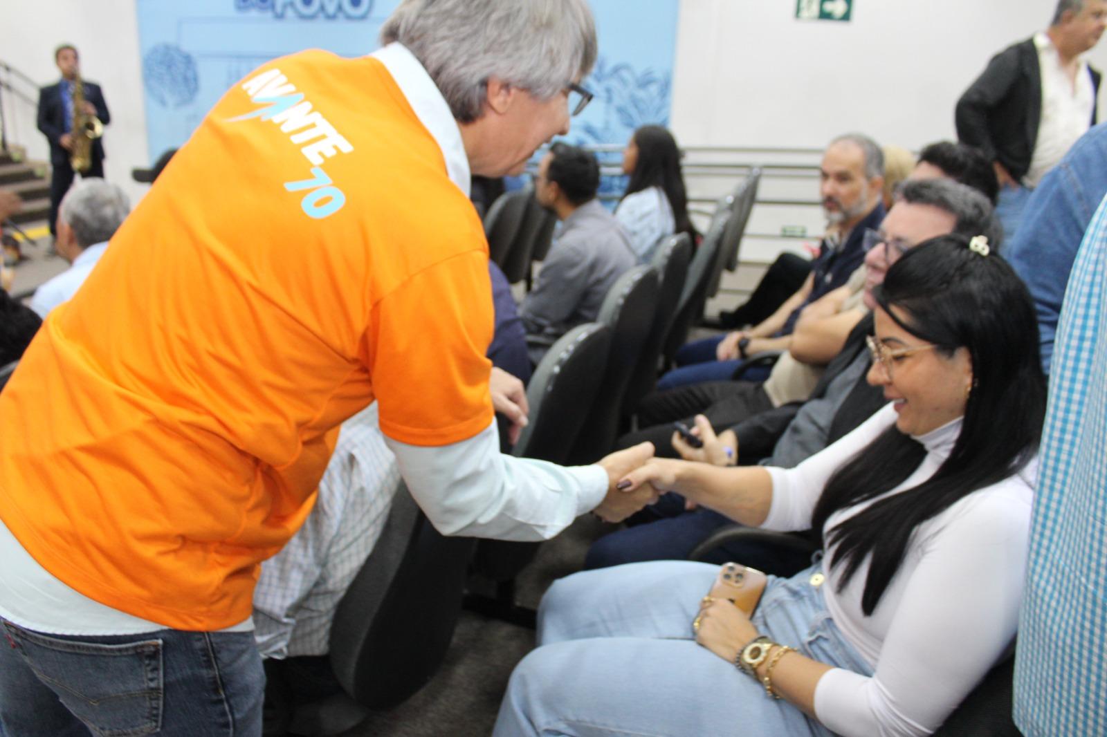 “Lídio Lopes, presidente estadual do Avante 70, mostra força política em ato de posse e filiação na Câmara Municipal de Campo Grande, no sábado, 16 de maio”. “Lídio Lopes, presidente estadual do Avante 70, mostra força política em ato de posse e filiação na Câmara Municipal de Campo Grande, no sábado, 16 de maio”.