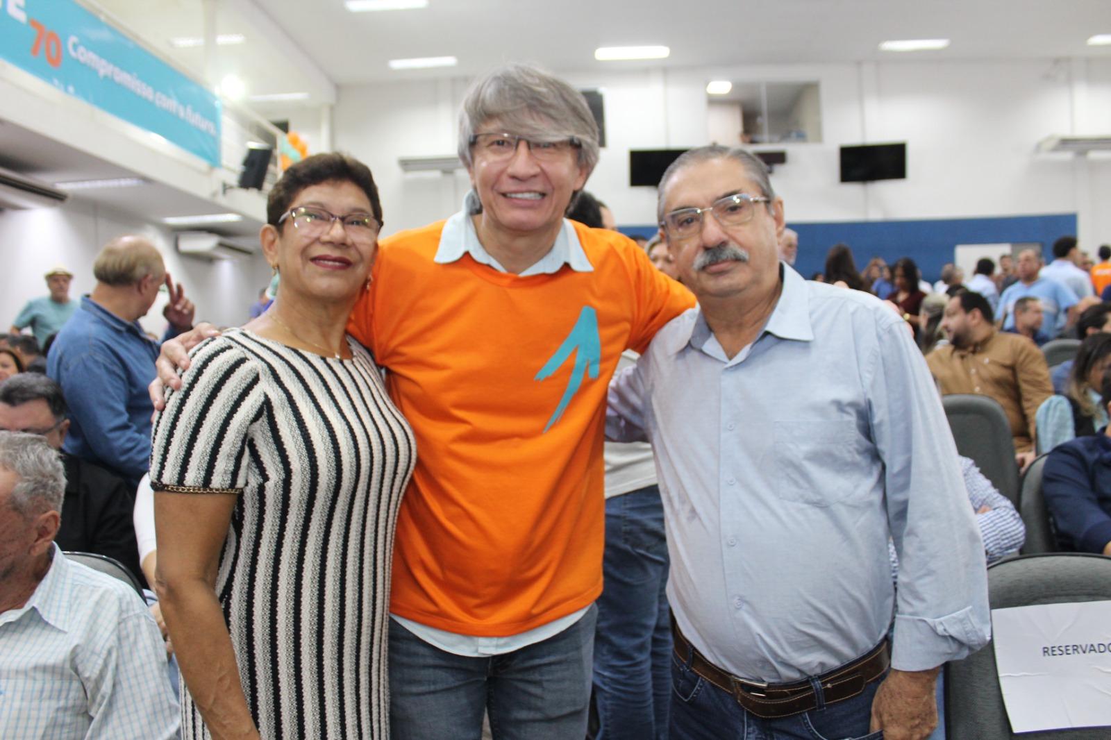 “Lídio Lopes, presidente estadual do Avante 70, mostra força política em ato de posse e filiação na Câmara Municipal de Campo Grande, no sábado, 16 de maio”. “Lídio Lopes, presidente estadual do Avante 70, mostra força política em ato de posse e filiação na Câmara Municipal de Campo Grande, no sábado, 16 de maio”.