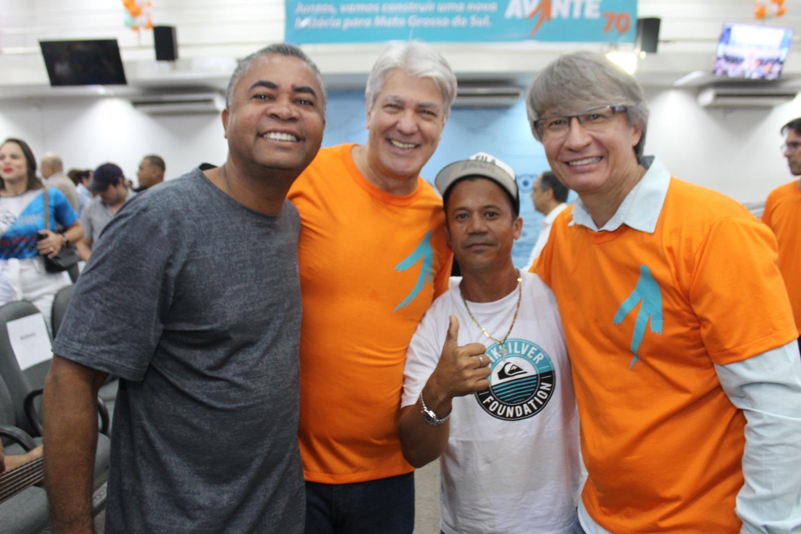 “Lídio Lopes, presidente estadual do Avante 70, mostra força política em ato de posse e filiação na Câmara Municipal de Campo Grande, no sábado, 16 de maio”. “Lídio Lopes, presidente estadual do Avante 70, mostra força política em ato de posse e filiação na Câmara Municipal de Campo Grande, no sábado, 16 de maio”.