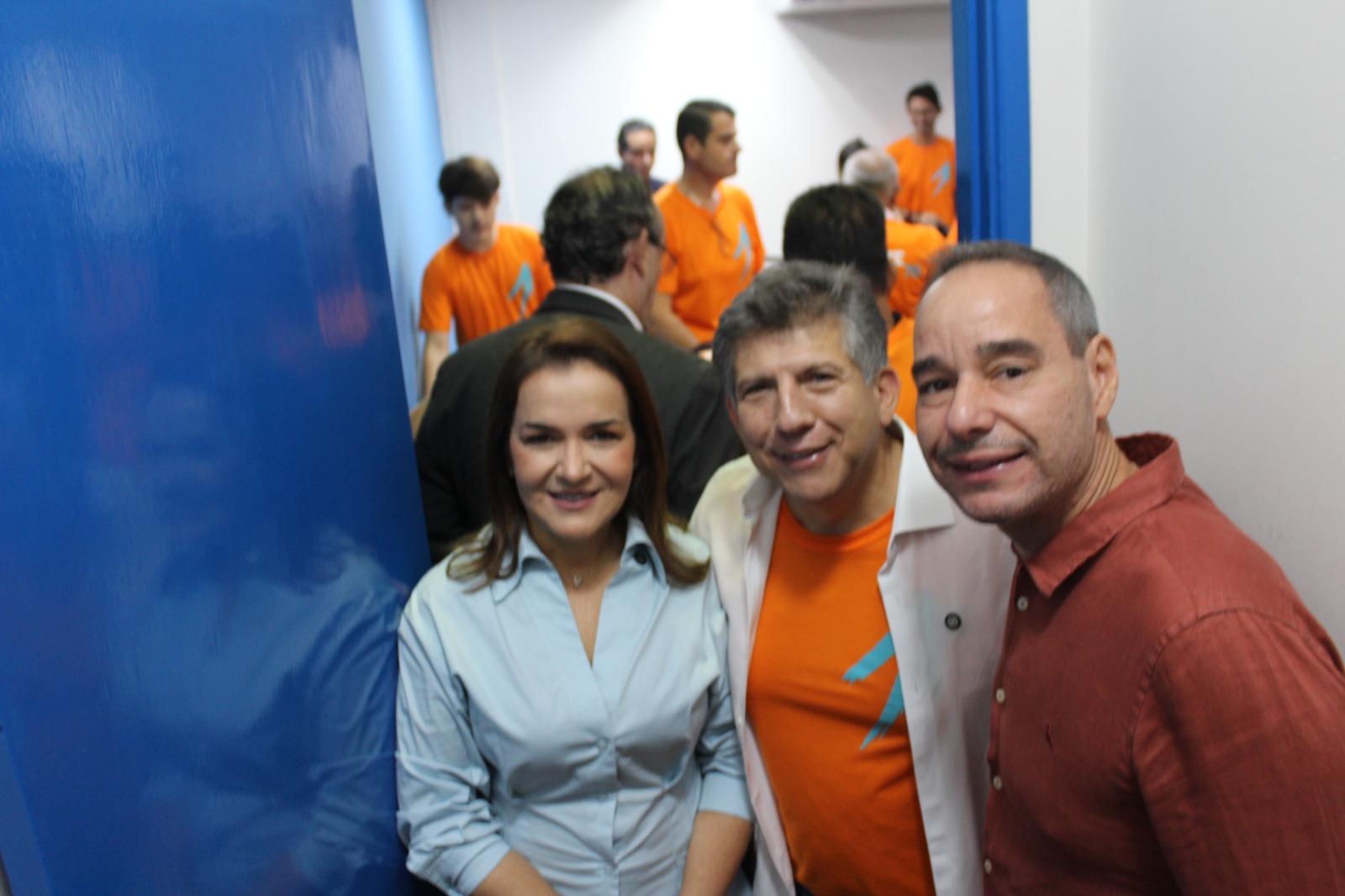 “Lídio Lopes, presidente estadual do Avante 70, mostra força política em ato de posse e filiação na Câmara Municipal de Campo Grande, no sábado, 16 de maio”. “Lídio Lopes, presidente estadual do Avante 70, mostra força política em ato de posse e filiação na Câmara Municipal de Campo Grande, no sábado, 16 de maio”.