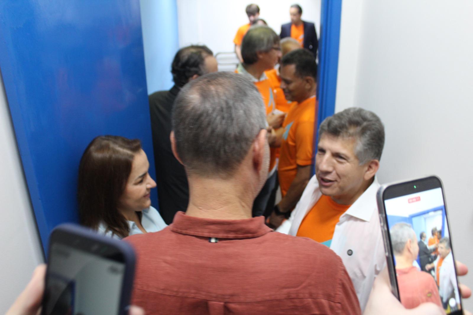 “Lídio Lopes, presidente estadual do Avante 70, mostra força política em ato de posse e filiação na Câmara Municipal de Campo Grande, no sábado, 16 de maio”. “Lídio Lopes, presidente estadual do Avante 70, mostra força política em ato de posse e filiação na Câmara Municipal de Campo Grande, no sábado, 16 de maio”.