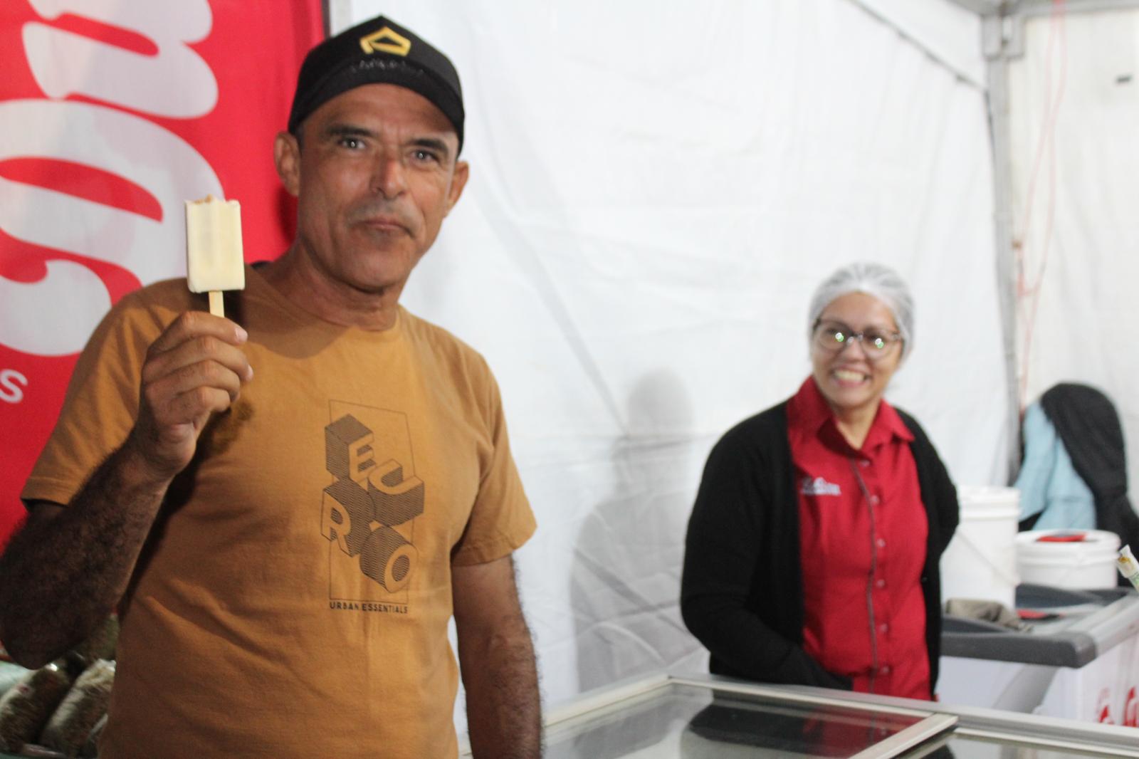 O Empresário Celso dos Santos Henrique e a Empresa Dubom Sorvetes brilham na 9ª Festa do Queijo em Rochedinho. O Empresário Celso dos Santos Henrique e a Empresa Dubom Sorvetes brilham na 9ª Festa do Queijo em Rochedinho.