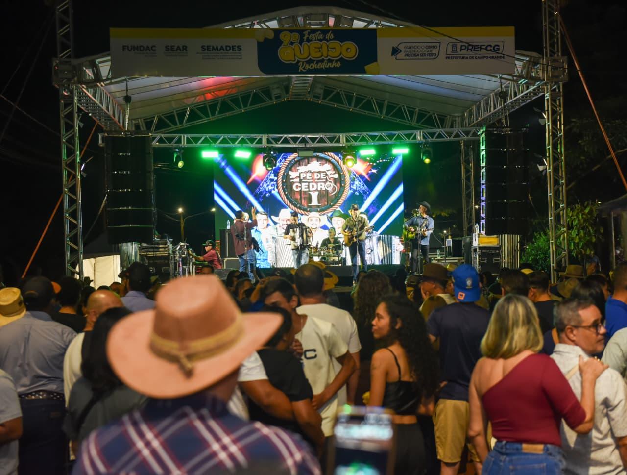 O Empresário Celso dos Santos Henrique e a Empresa Dubom Sorvetes brilham na 9ª Festa do Queijo em Rochedinho.