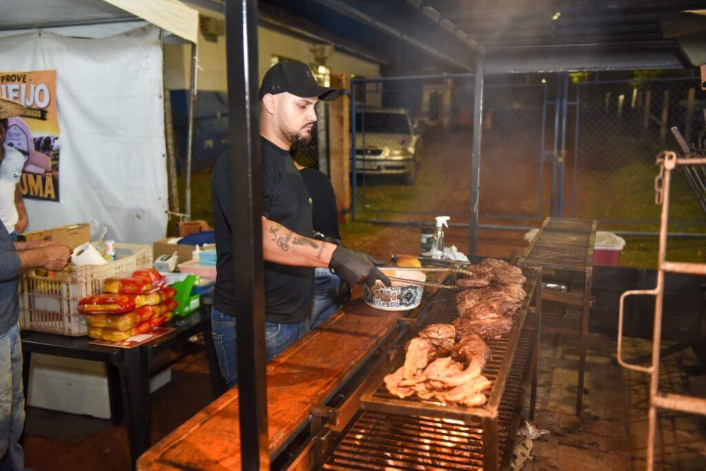 9 ª Festa do Queijo reúne 16 mil pessoas e supera R$ 1 milhão em vendas. 9 ª Festa do Queijo reúne 16 mil pessoas e supera R$ 1 milhão em vendas.
