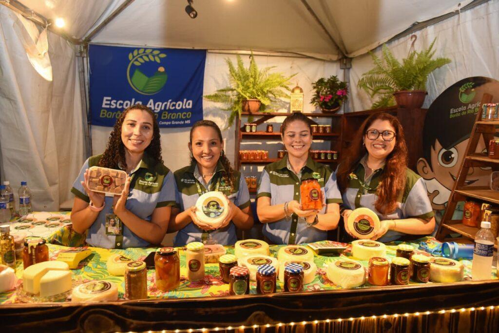 9 ª Festa do Queijo reúne 16 mil pessoas e supera R$ 1 milhão em vendas. 9 ª Festa do Queijo reúne 16 mil pessoas e supera R$ 1 milhão em vendas.
