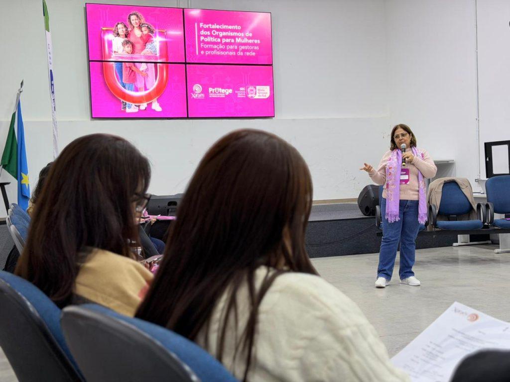 Protege avança em MS com formação voltada ao fortalecimento da rede de proteção às mulheres. Protege avança em MS com formação voltada ao fortalecimento da rede de proteção às mulheres.