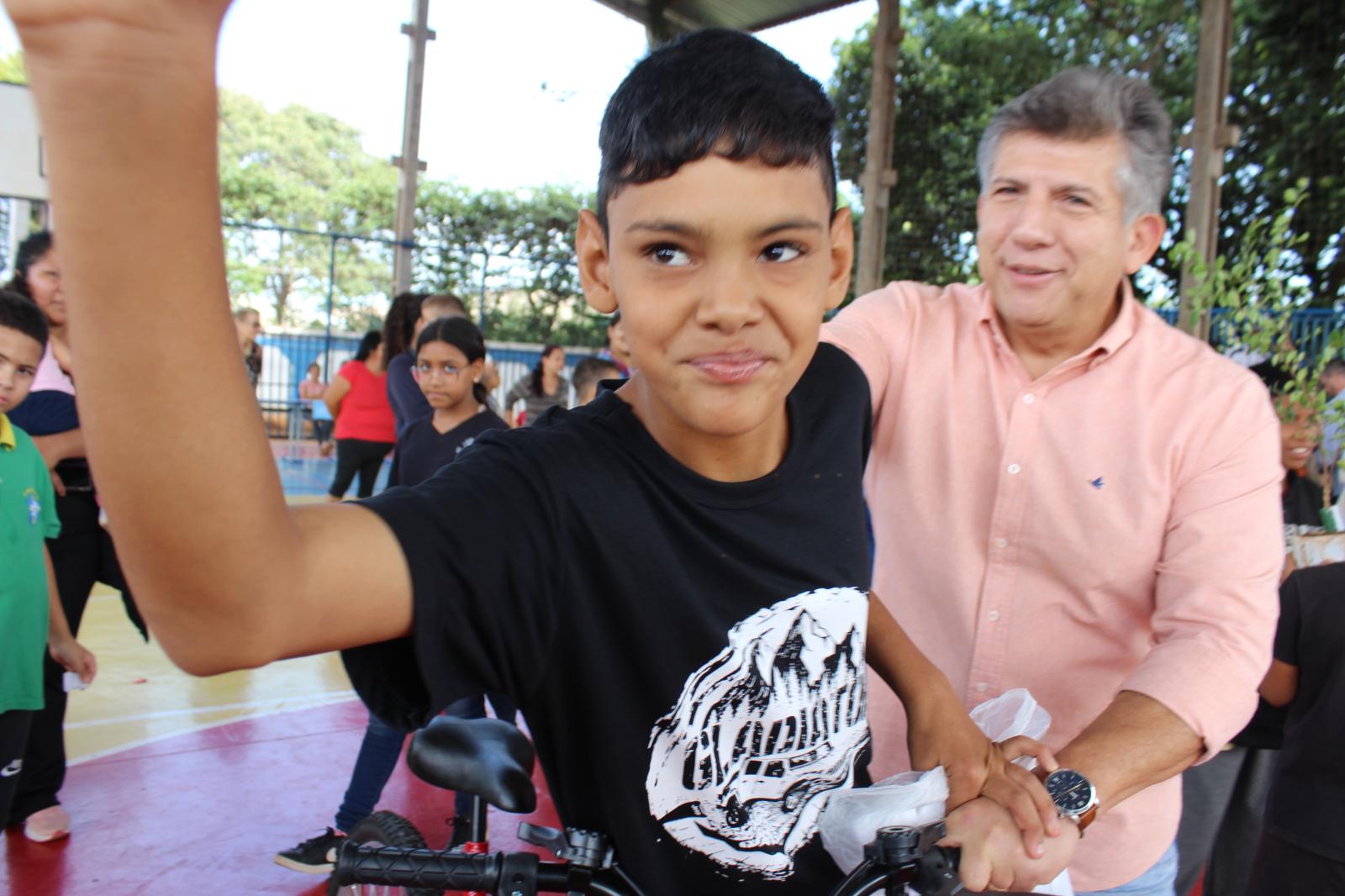 Secretário Darci Caldo prestigia o “Todos em Ação” ao lado da prefeita Adriane Lopes e demais autoridades. Secretário Darci Caldo prestigia o “Todos em Ação” ao lado da prefeita Adriane Lopes e demais autoridades.