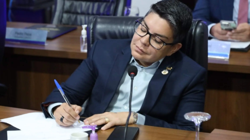 Câmara de Dourados agenda sessão decisiva sobre possível cassação de Isa ‘Cavala’.