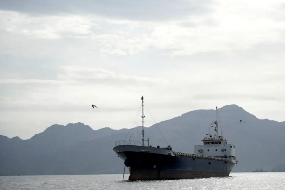 Comando Central dos EUA diz que redirecionou 67 navios comerciais em meio a bloqueio ao Irã.