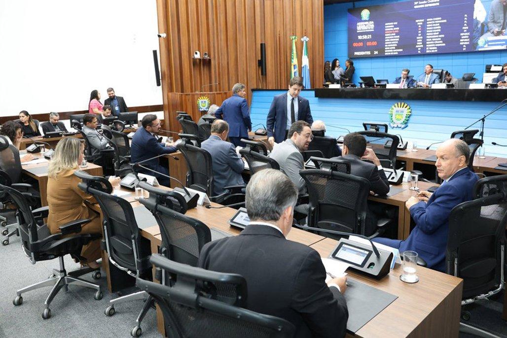 Deputados votam quatro matérias durante a sessão plenária desta quarta-feira.