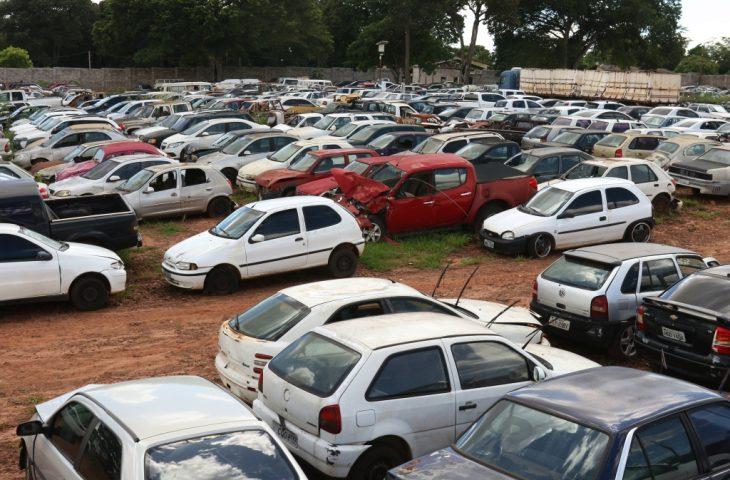Detran-MS alerta sobre golpe: pátios credenciados não realizam leilões de veículos.