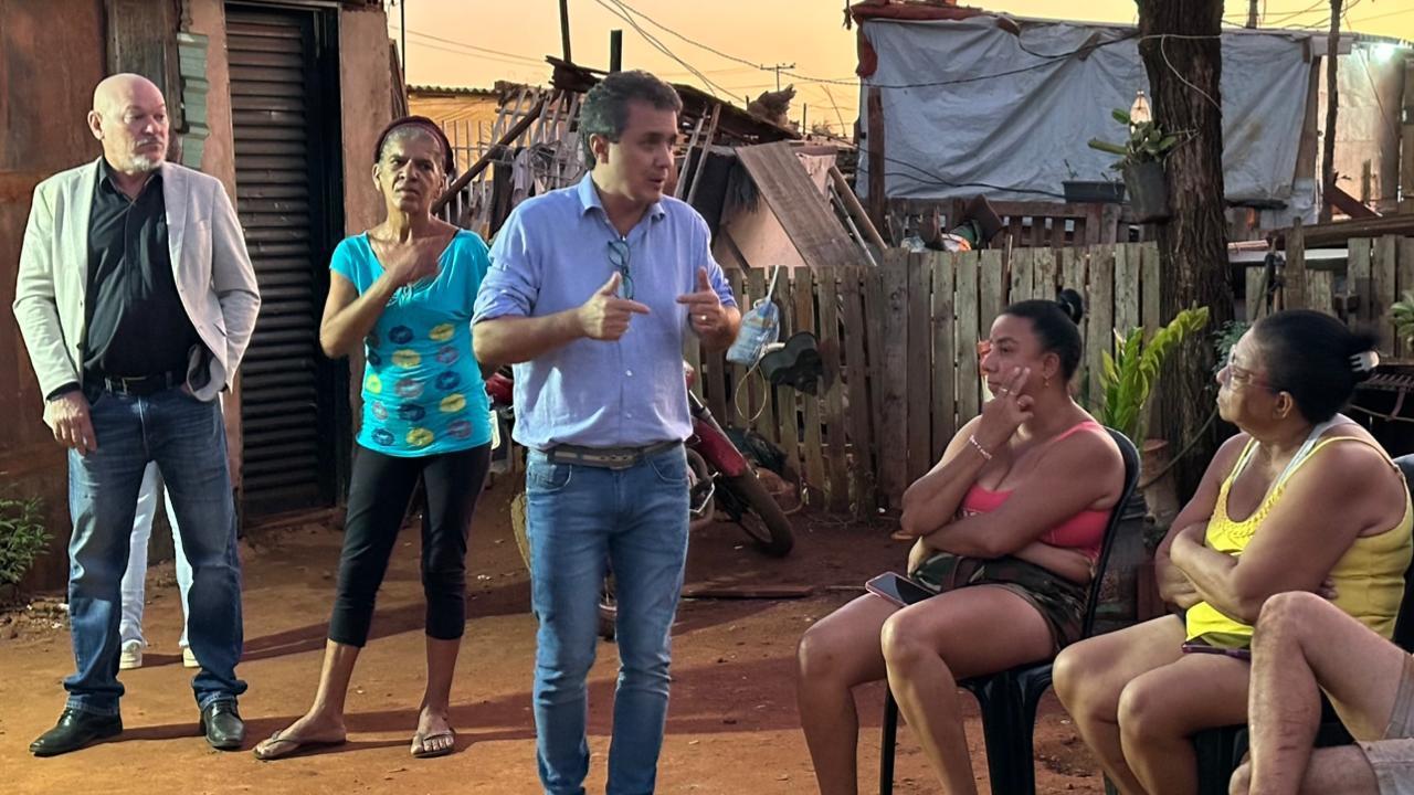 Em visita à comunidade União Faz a Força, Landmark reforça defesa de 1% do orçamento para habitação.