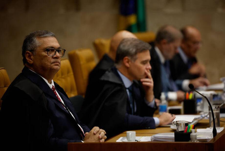 Os Ministros do Supremo Tribunal Federal (STF) Alexandre de Moraes, Cristiano Zanin, Flávio Dino e Gilmar Mendes freiam supersalários e dizem haver drible a decisão sobre penduricalhos.