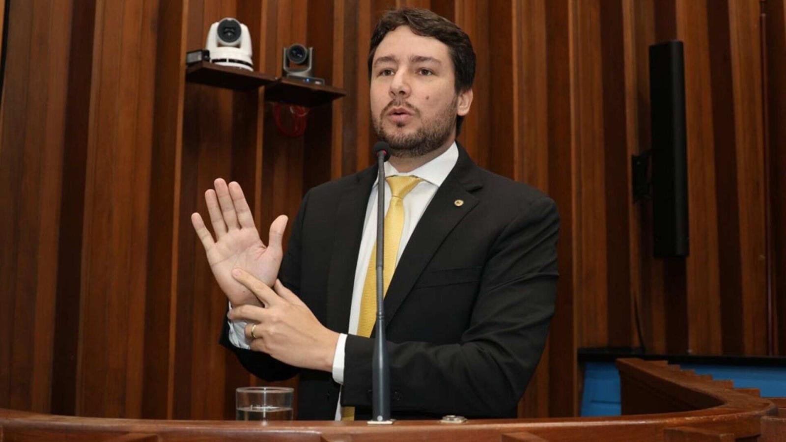 O deputado estadual João Henrique Catan (Novo) apresenta moção de visitante ilustre a Nikolas Ferreira.