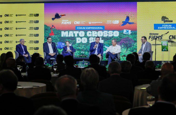 O Governador Eduardo Riedel  de Mato Grosso do Sul cria cenário industrial de sucesso, com geração de empregos e destaque nacional.
