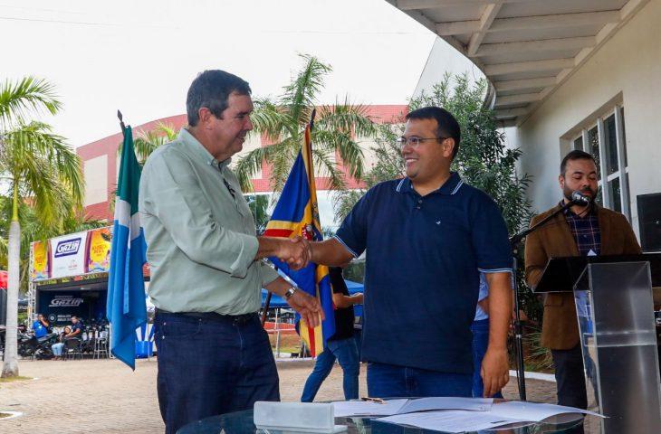 O Governador Eduardo Riedel de MS lança obras de aeródromo, pontes e da Casa da Mulher Brasileira em Corumbá.