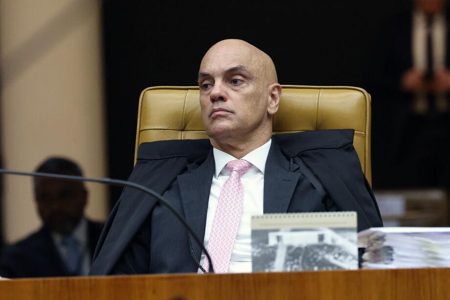 Oposição apresenta novo pedido de impeachment de Moraes em reação à decisão sobre dosimetria.